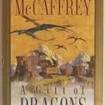 کتاب A Gift of Dragons (هدیه‌ای از اژدهایان) نسخه انگلیسی PDF | آن مک‌کافری