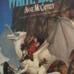 کتاب The White Dragon (اژدهای سفید) نسخه انگلیسی PDF | آن مک‌کافری